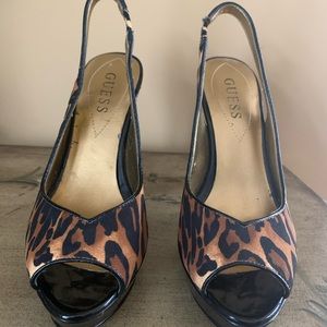 Guess sexy peep-toe leopard Cheetah pattern pumps in great pre-owned condition🍁